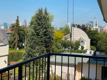 Herrliche, geräumige und helle Wohnung mit großem, überdachten Balkon, Skylineblick , Kamin uvm. - Photo 5