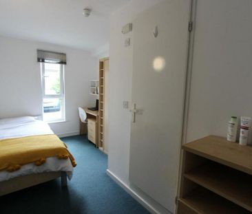 1 bedroom in a house share to rent - Photo 6
