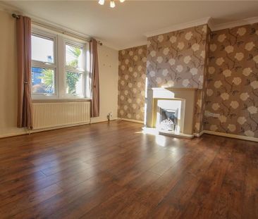 3 bedroom end of terrace house to rent - Photo 2