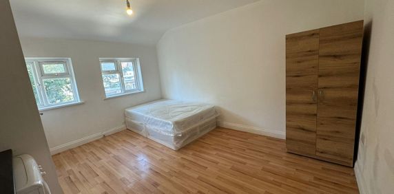 Studio Flat, Lyon Park Avenue, HA0 - Photo 2