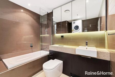 Apartment with 2 bedrooms, 2 bathrooms & parking for 1 car - Photo 4