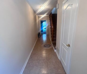 For Lease - 27 Frost King Lane, Toronto, Ontario - Photo 6