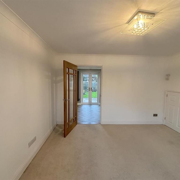 3 bedroom end of terrace house to rent - Photo 1