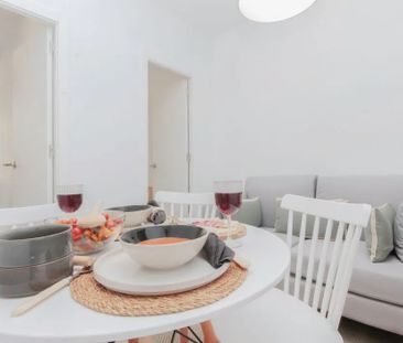 Plaça de Lesseps, Barcelona, Catalonia 08023 - Photo 3