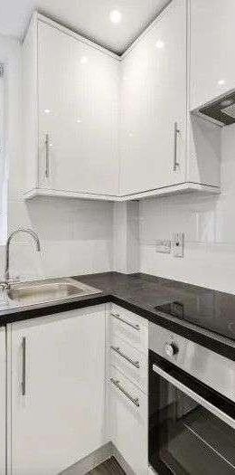 Flat, Warren Court, Euston Road, London, NW1 - Photo 1