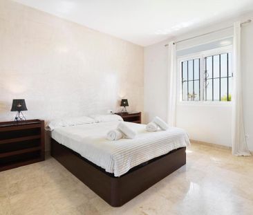 2 room luxury Apartment for rent in Estepona, Andalusia - Photo 4