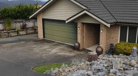 Modern, Spacious Family Home in Riverstone Terrace - Photo 4