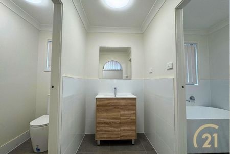 Spacious Newly Renovated 2 Bedroom Home&excl; - Photo 5