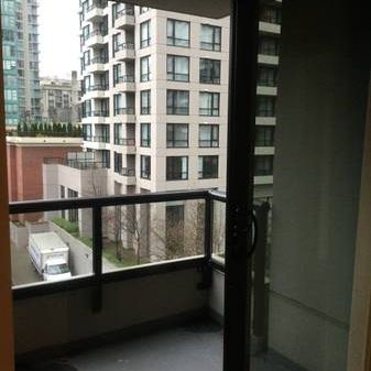 1BR @ Yaletown Park 3 - Photo 1