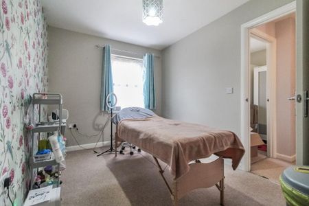 3 bedroom semi-detached house to rent - Photo 4