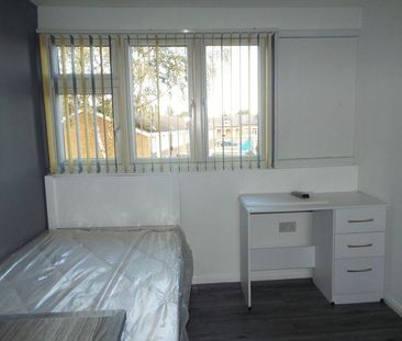 4 bedroom terraced house to rent - Photo 6