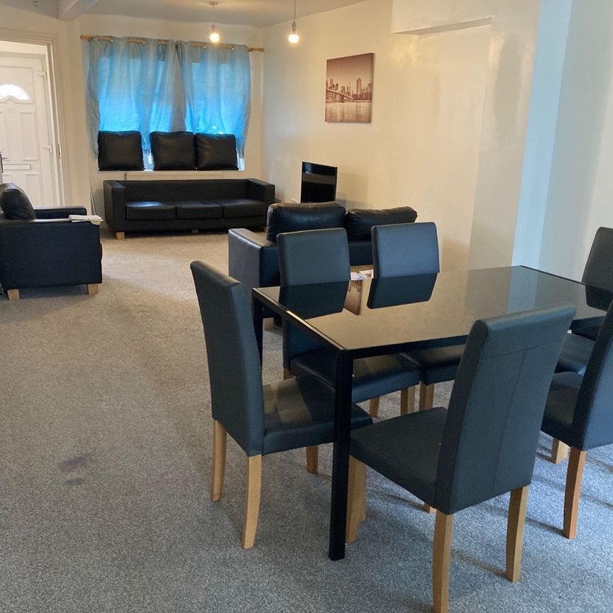 Room in a Shared House, Keogh Road, E15 - Photo 1