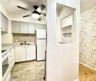 158B McArthur Ave, Vanier South, Ottawa, ON - Photo 2