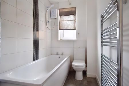 Crescentdale, Longford, Gloucester - Photo 4