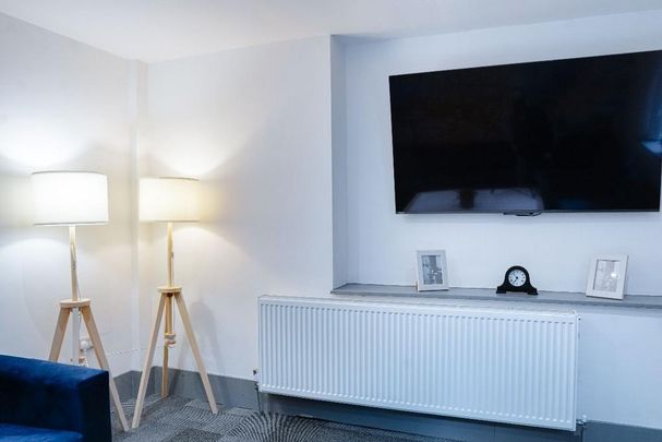 1 bedroom in a house share to rent - Photo 1