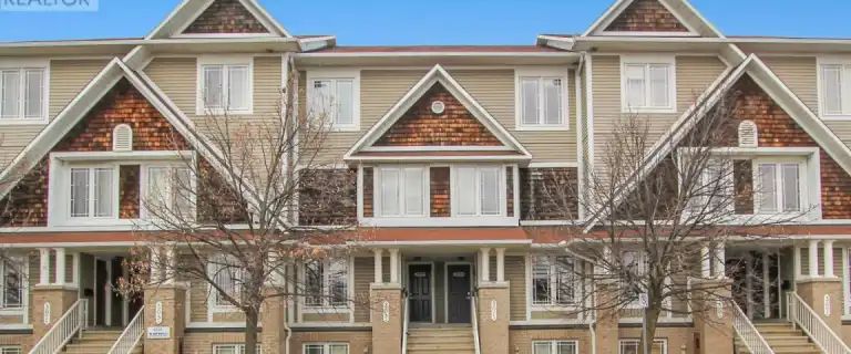 393 CHAPMAN MILLS DRIVE | 393 CHAPMAN MILLS DRIVE, Ottawa - Photo 1