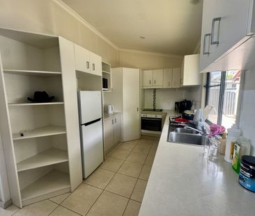 Modern 2-Bedroom Austam-Style Home - Photo 5