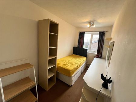 3 bedroom semi-detached house to rent - Photo 4