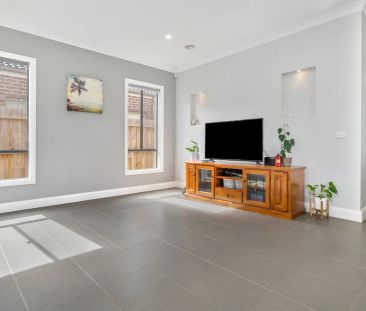 BEAUTIFUL DESIGNED FAMILY HOME - Photo 2