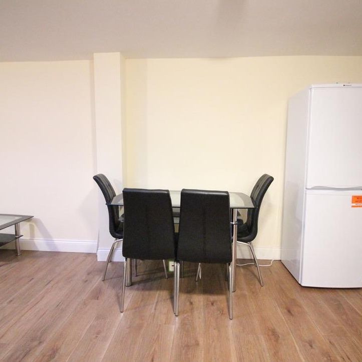 Bridge Road, Hounslow - Photo 1