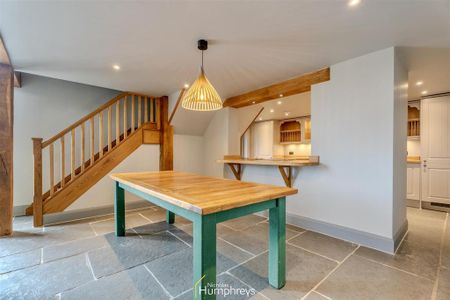 4 bedroom semi-detached house to rent - Photo 5