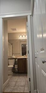 2 Bed/1 Bath Condo in Cloverdale Surrey - Photo 4