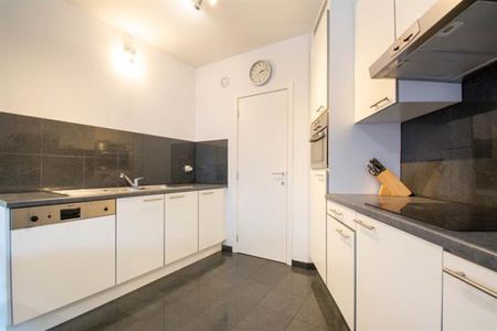 Proche de la Maison Communale d'Auderghem, beau Rez-de-Chaussée meublé de 2 chambres - Photo 2