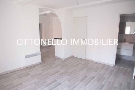 Appartement 33 m2 - 2ème étage ROQUEBRUNE SUR ARGENS - Photo 5
