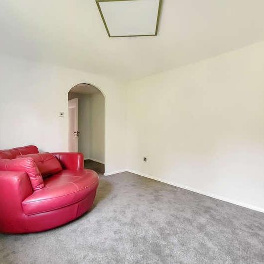 Streamside Close, Edmonton, London, N9 - Photo 1