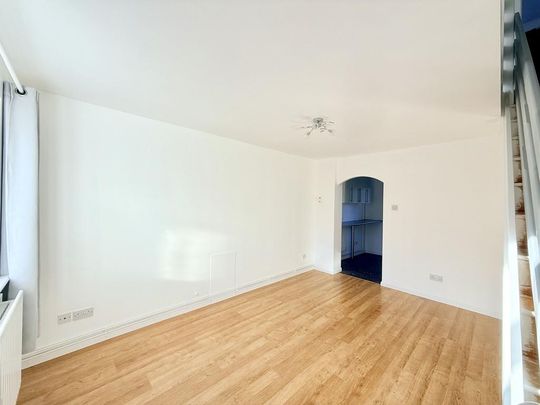 2 bedroom terraced house to rent - Photo 1