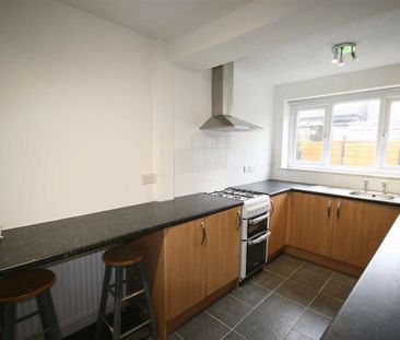 3 bedroom semi-detached house to rent - Photo 5