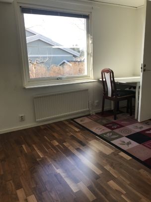 Upplands Väsby - 1rok - tillsv - 7.475kr/mån - Photo 1