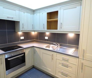 3 bedroom flat to rent - Photo 4