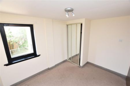 3 bedroom flat to rent - Photo 5
