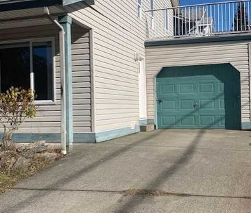 Walking Distance to Merecroft Village/Strathcona Gardens (Campbell ... - Photo 2