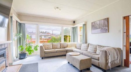 3 Bedroom in Waipukurau - Photo 2