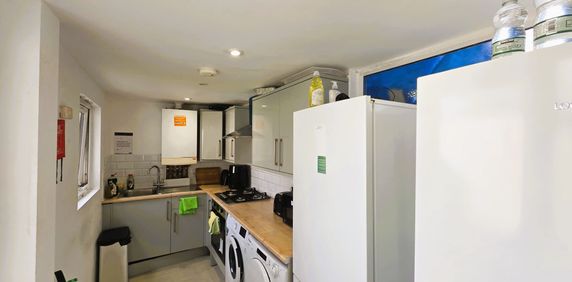 Room 2, 269 St. Agnells Lane, HP2 6EQ, Hemel Hempstead - Photo 2