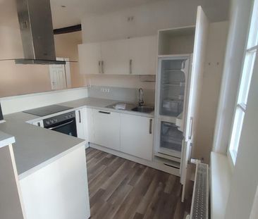 freundliche helle 2-Zimmerwohnung mit Balkon und Einbauküche - Foto 1