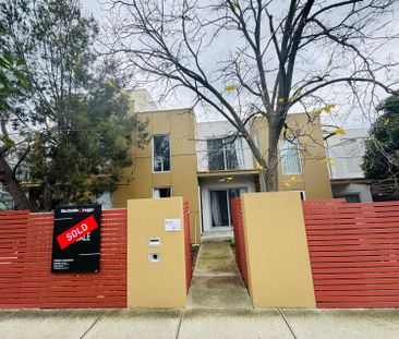 Modern & Convenient Living in the Heart of Box Hill - Photo 4