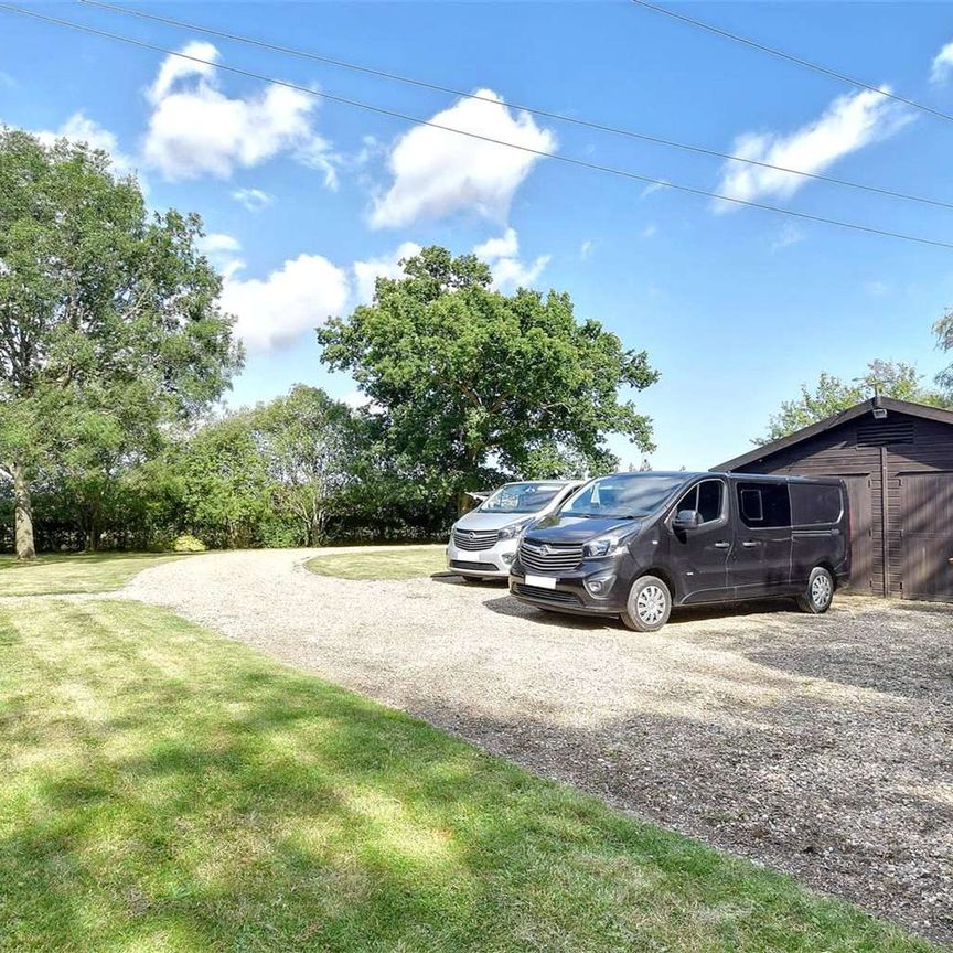 Beautiful semi-detached cottage in a rural setting on the outskirts of Woodchurch village - Photo 1