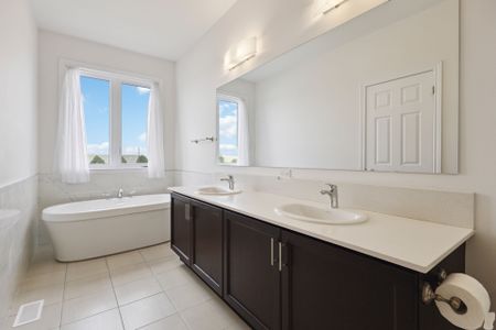 For Lease - 174 Mumbai Drive, Markham, Ontario - Photo 2