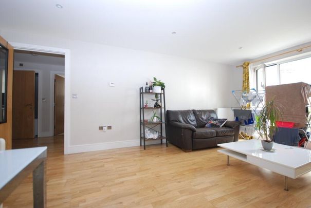 2 Bed Flat, Grant House, SW9 - Photo 1