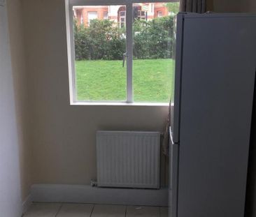 3 bedroom flat to rent - Photo 2