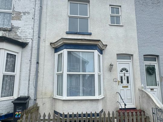 Terraced House to rent on - Photo 1