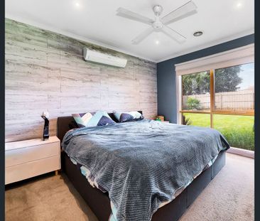 ✨ Comfortable & Well-Located Family Home in Cranbourne West! - Photo 3