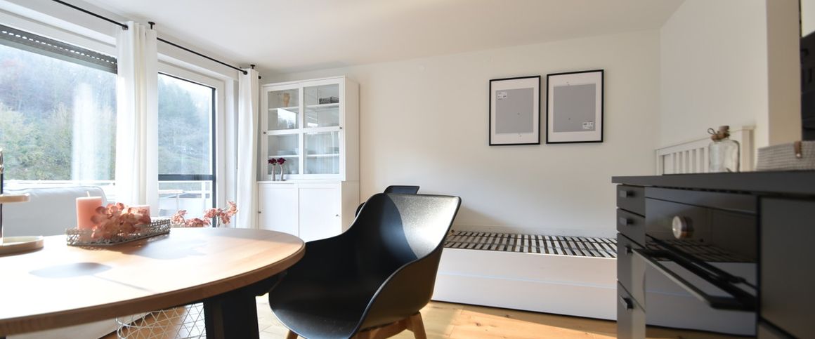 *Exklusives Apartment – vollständig möbliert, mit Balkon & Stellplatz!* - Photo 1