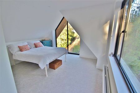 A contemporary family home near the village of Wadhurst - Photo 4