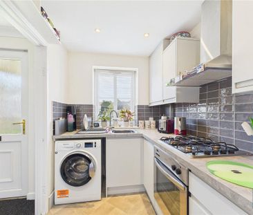 3 bedroom semi-detached house to rent - Photo 6