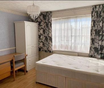 5 bedroom bungalow to rent - Photo 4