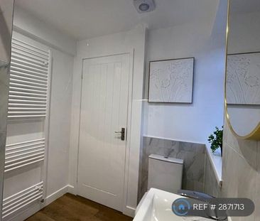 3 bedroom semi-detached house to rent - Photo 6